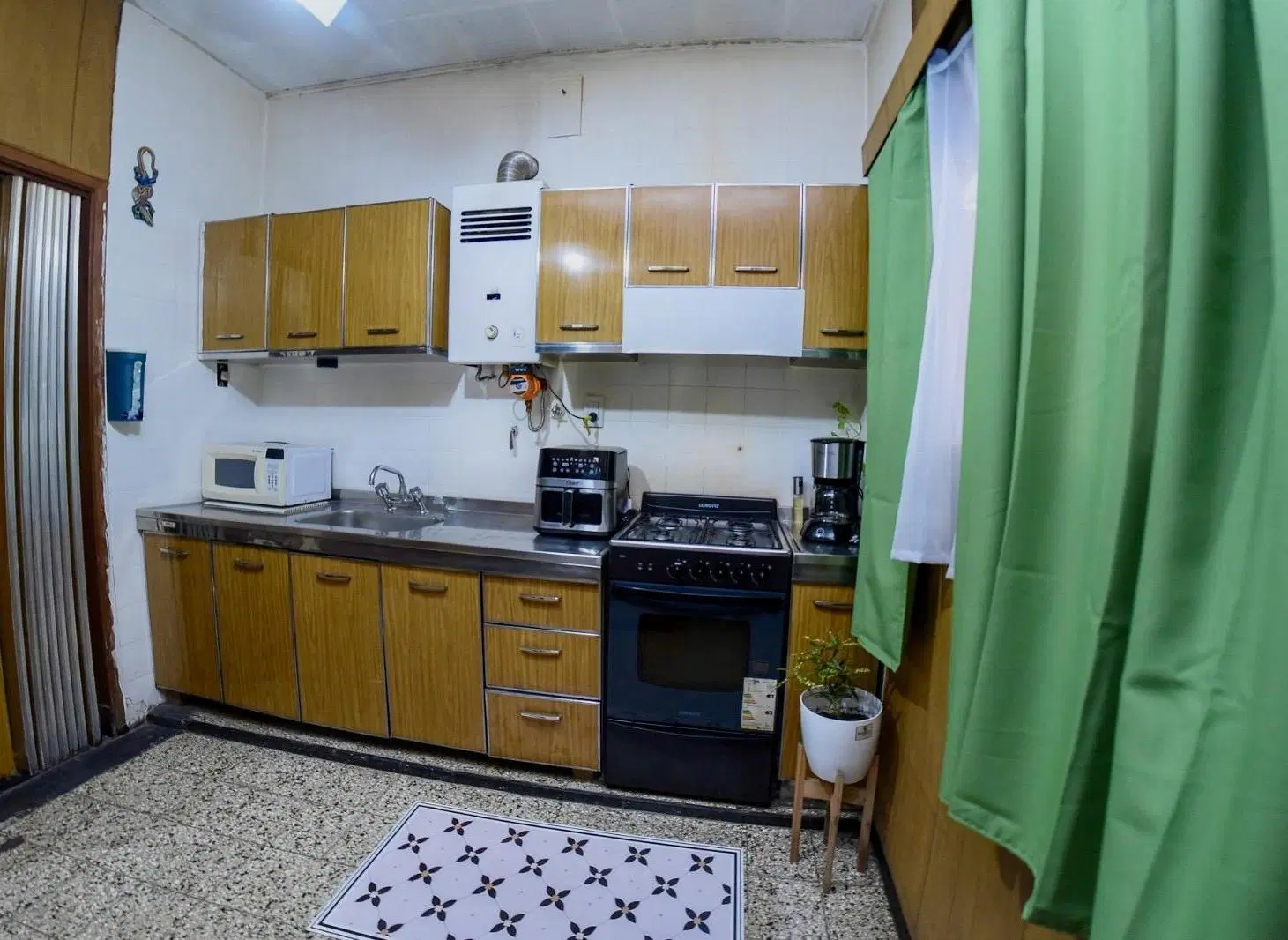 Casa Valparaíso 2109. a metros de Bv Avellaneda y Av. Pte Perón 5