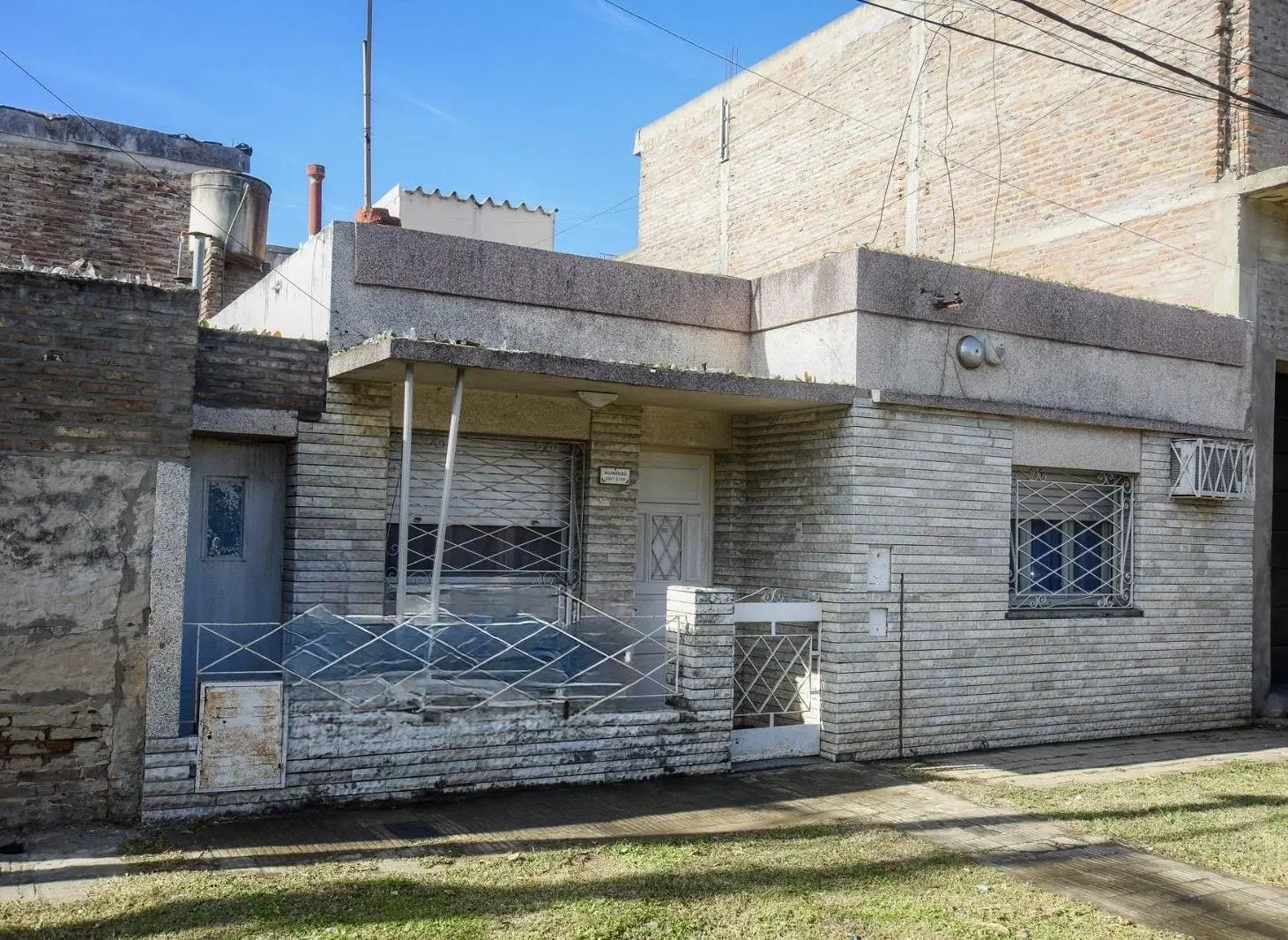 Casa Valparaíso 2109. a metros de Bv Avellaneda y Av. Pte Perón 3