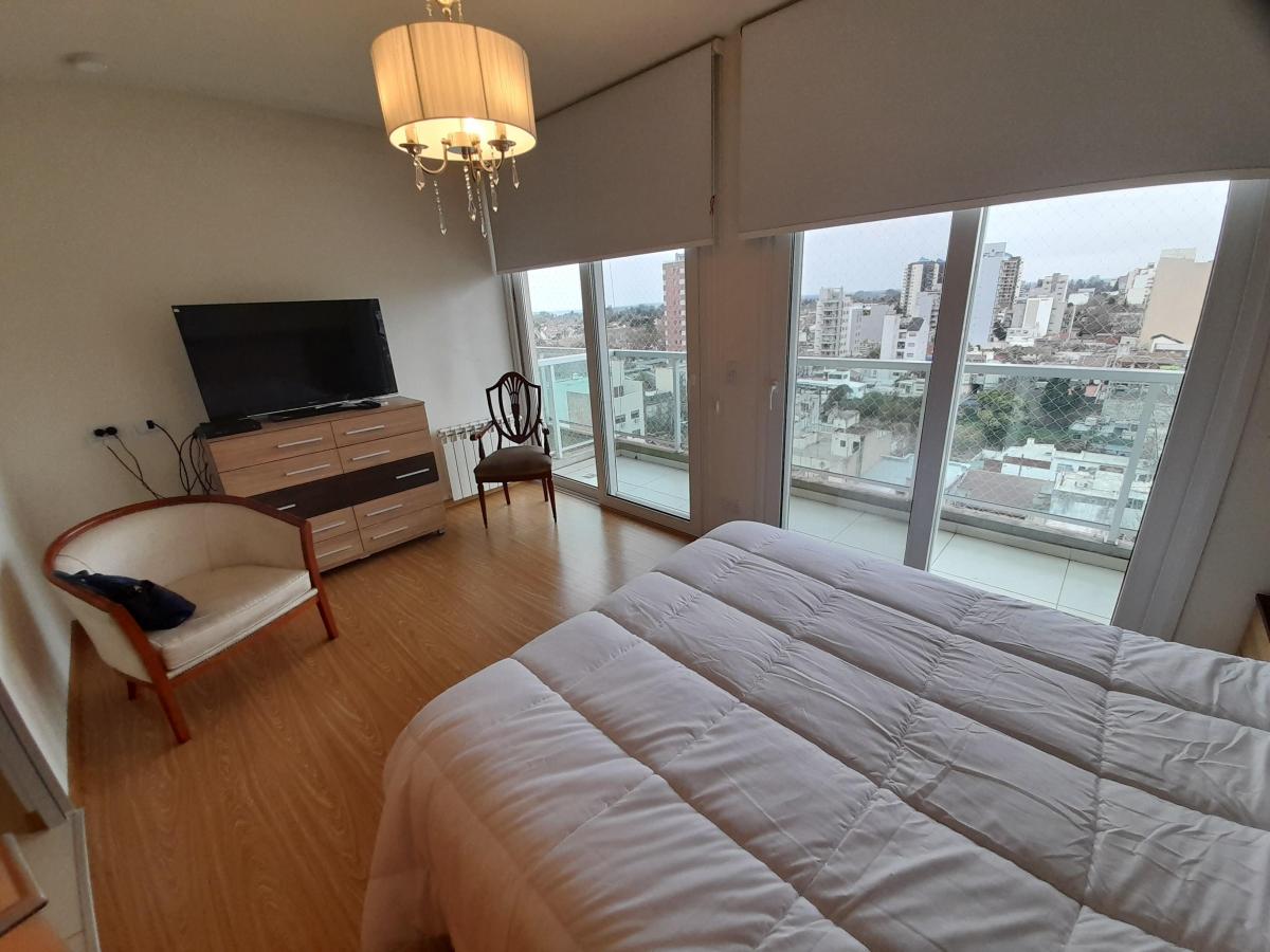 Piso 4 Ambientes con Cochera con Excelente Vista 5