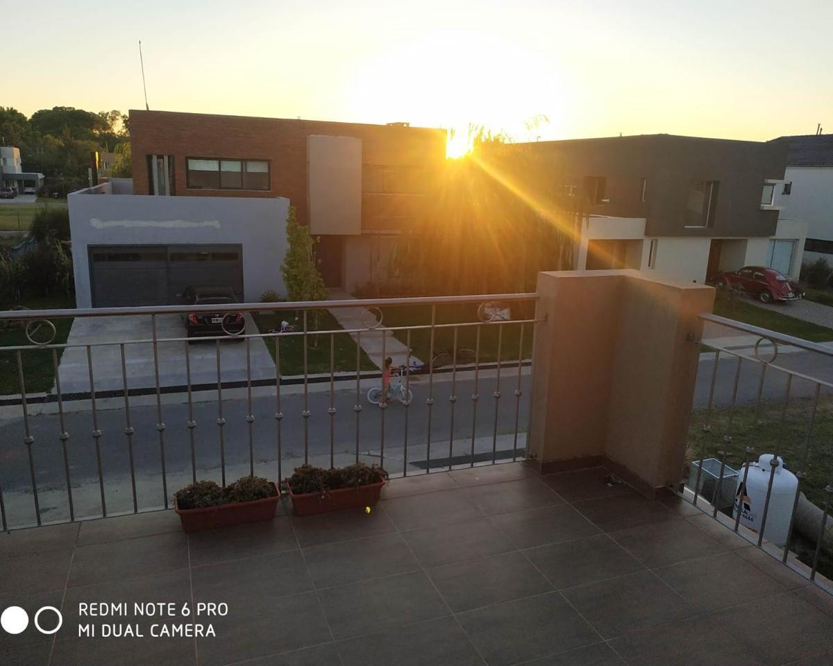 Casa 4 Ambientes en Barrio Las Golondrinas 2
