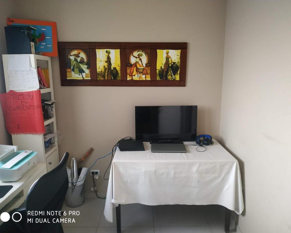 Casa 4 Ambientes en Barrio Las Golondrinas 5