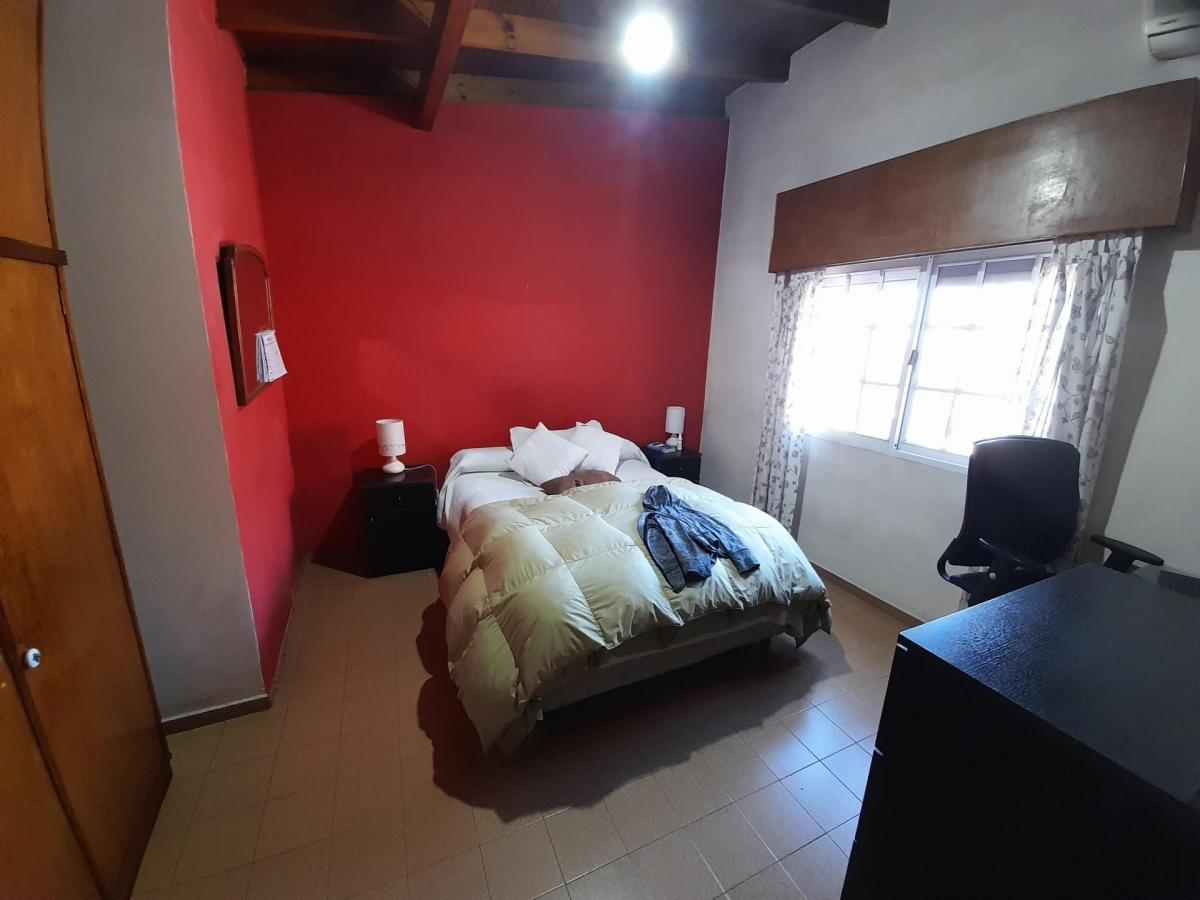 Amplia casa con posibilidad para dividir y hacer departamentos