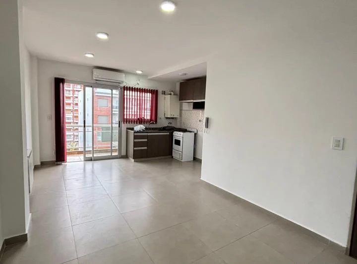 Departamento 2 ambientes con cochera doble en alquiler 3