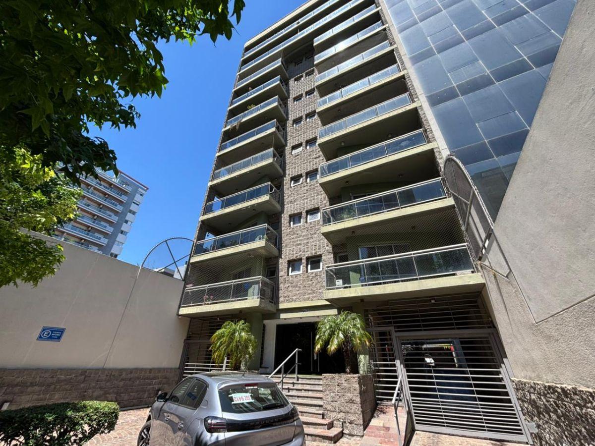 Departamento 3 ambientes con cochera con vista al rio y palier privado