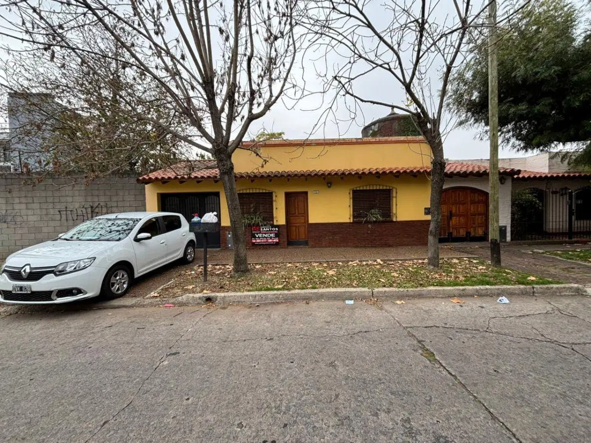 Casa en venta de 4 ambientes en exclente zona de Bernal 3