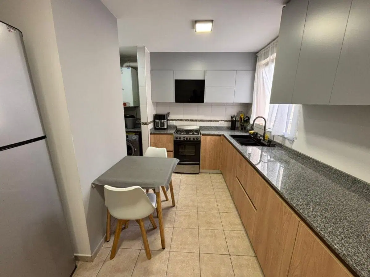 Departamento de 4 ambientes con cochera en excelente zona de Quilmes Centro 3