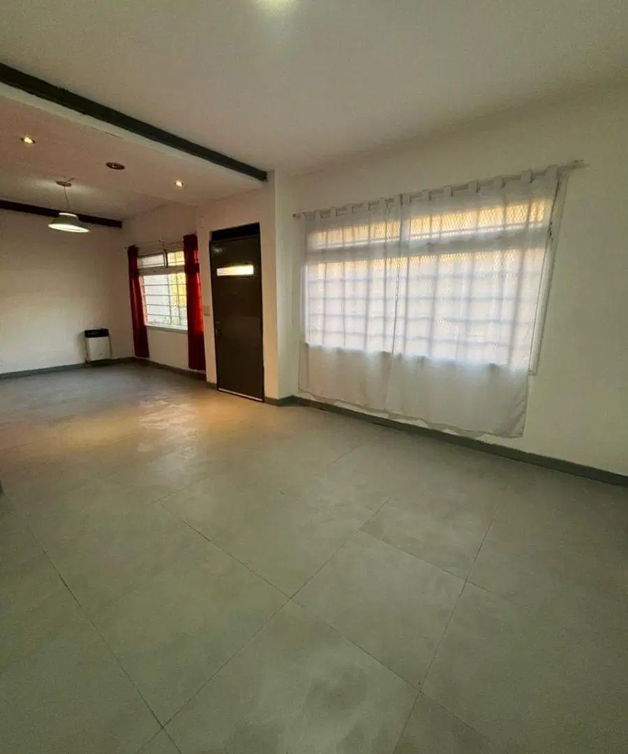Casa 3 ambientes completamente reciclada con cochera en venta 5