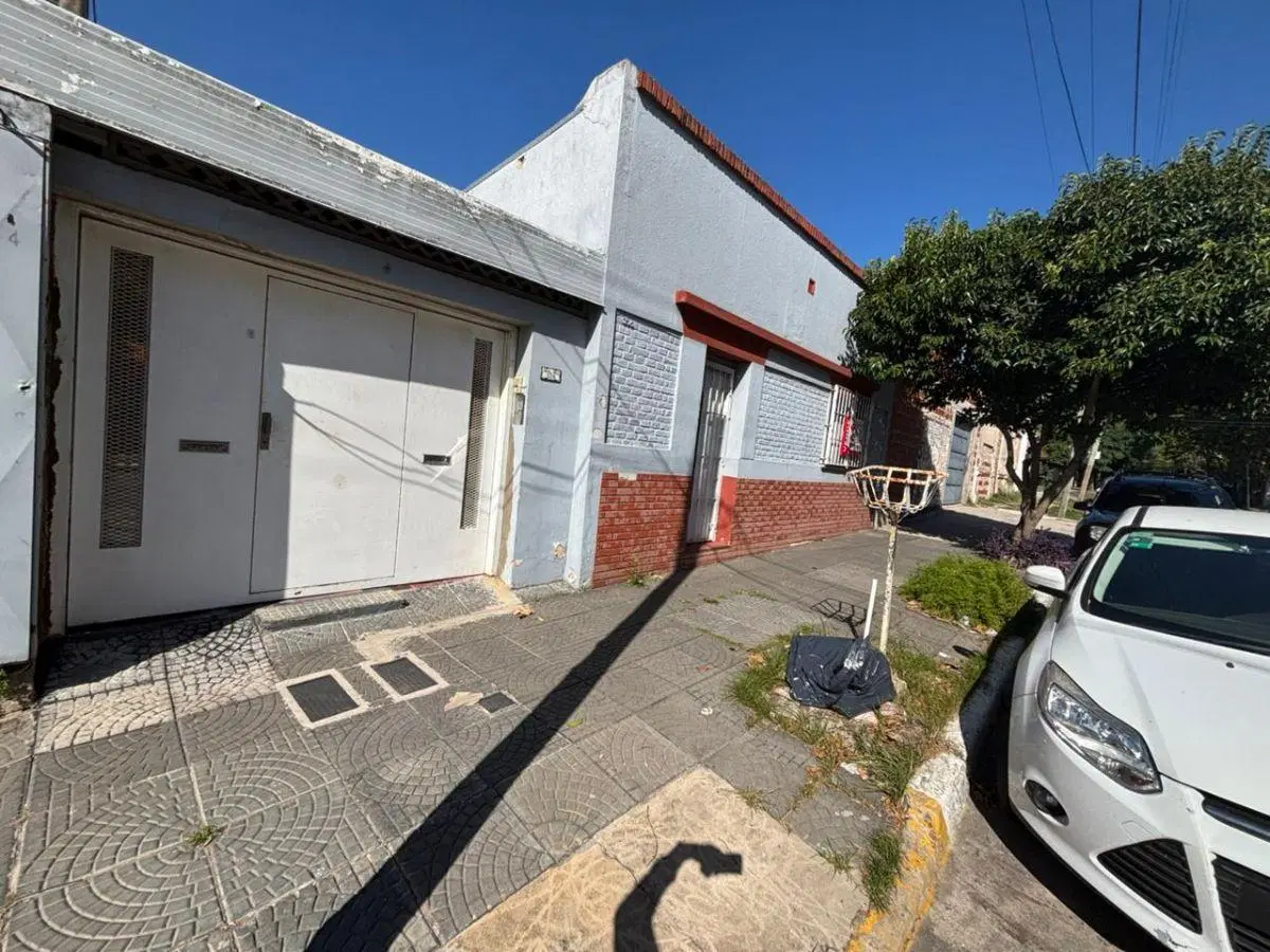 Casa en venta ideal uso profesional dividido por geodesia 2