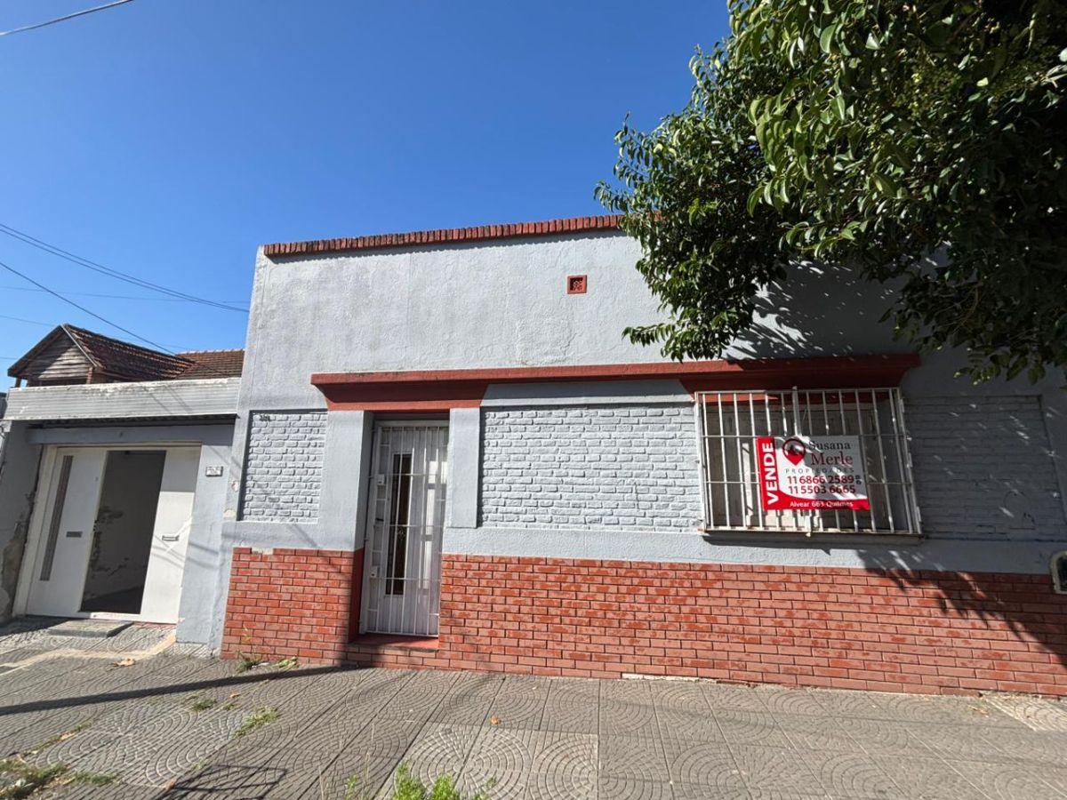 Casa en venta ideal uso profesional dividido por geodesia