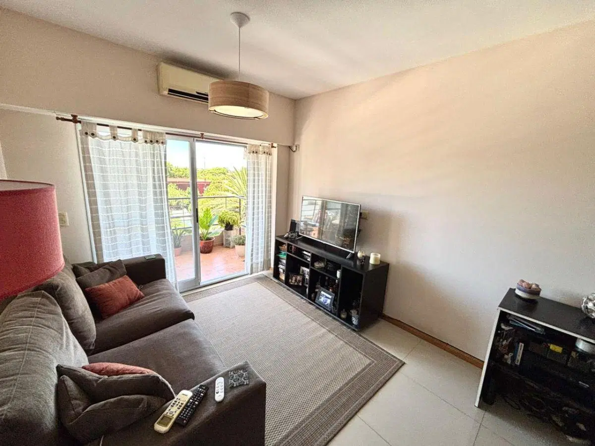 Departamento de 2 ambientes con amplia cochera en venta 4