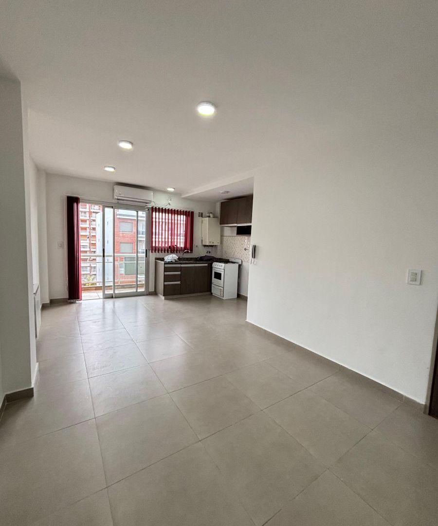 Foto de Departamento de 2 ambientes con cochera en venta, imagen 1