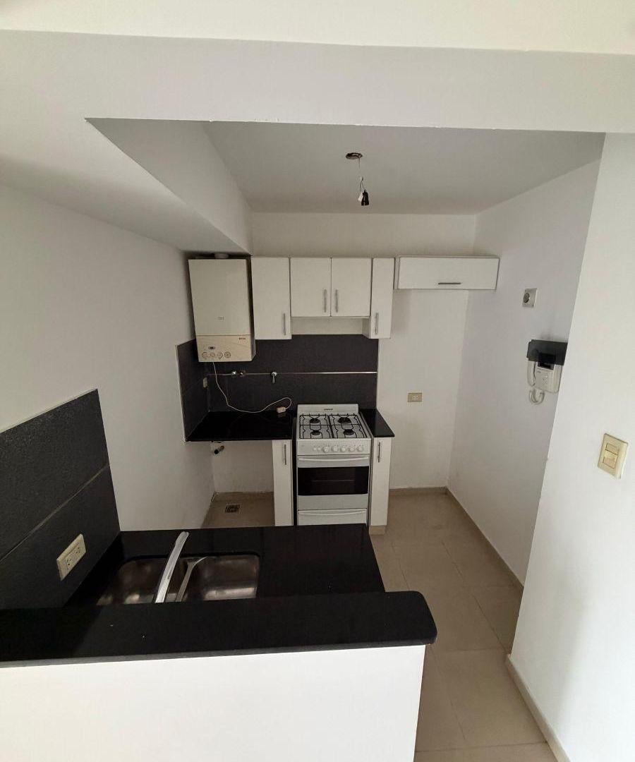 Foto de Departamento de 2 ambientes con cochera en alquiler, imagen 3