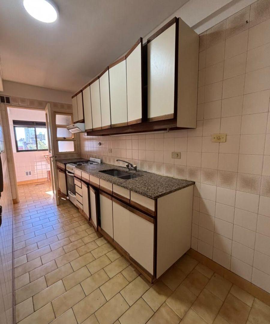 Foto de Departamento de 2 ambientes con cochera en alquiler, imagen 2