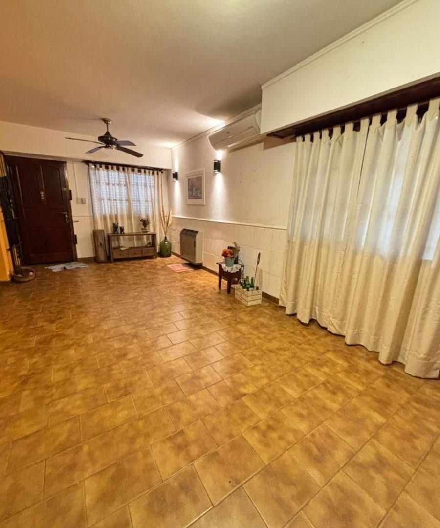 Foto de Casa de 4 ambientes en venta en excelente zona de Bernal, Apta credito, imagen 2