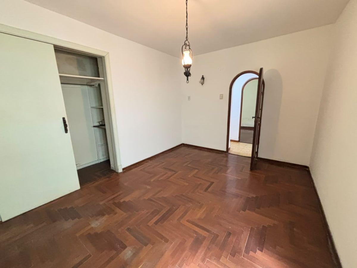 Foto de Chalet de 4 ambientes con cochera en venta, imagen 3