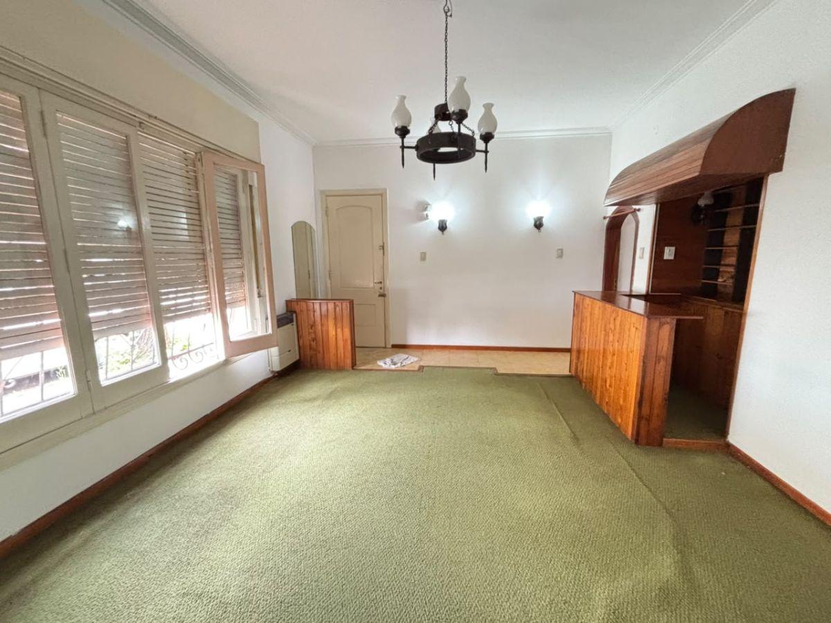 Foto de Chalet de 4 ambientes con cochera en venta, imagen 2