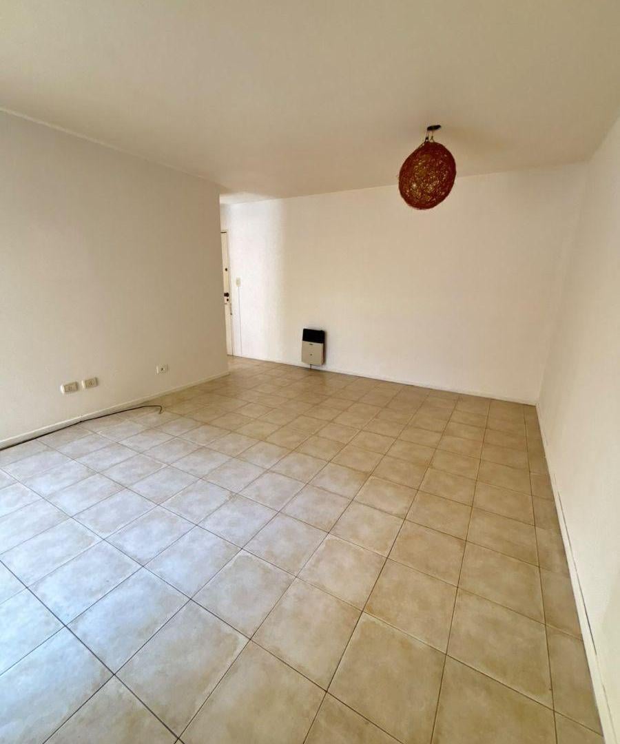 Foto de Departamento de 2 ambientes 1er piso por escalera en alquiler, imagen 1