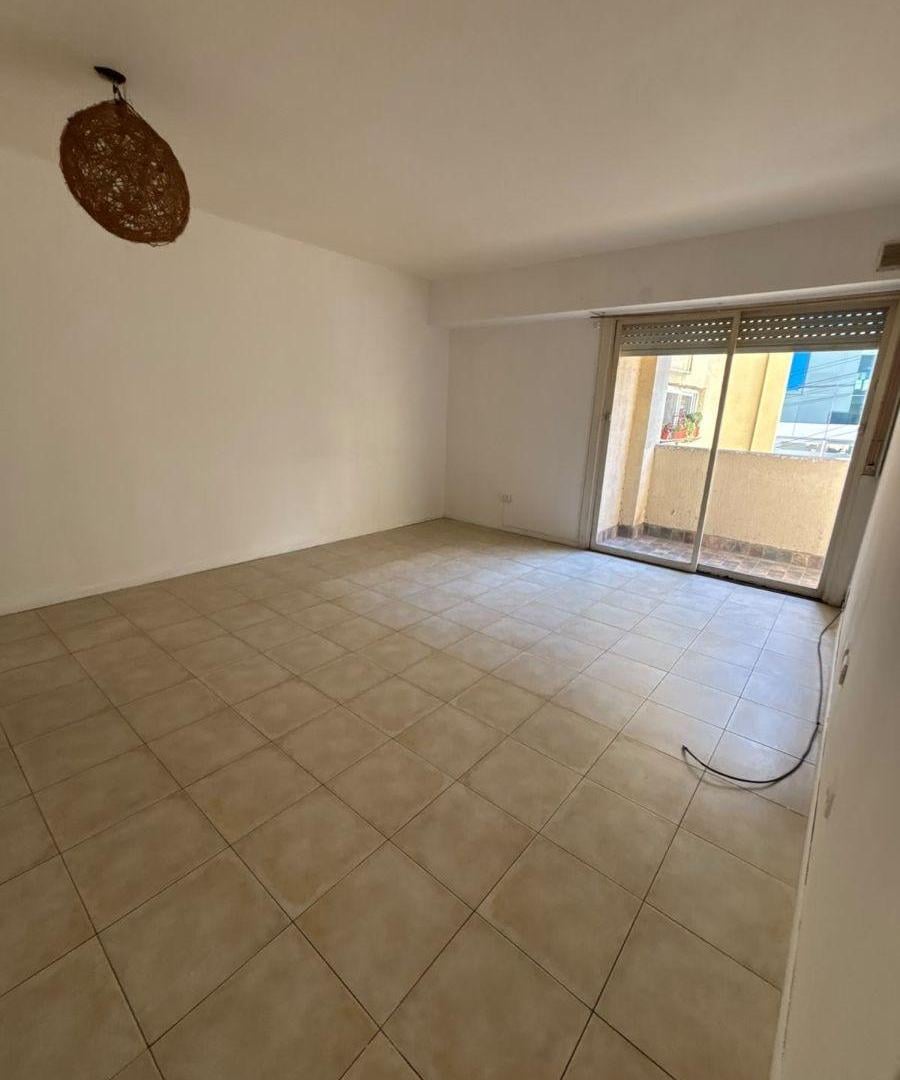 Foto de Departamento de 2 ambientes 1er piso por escalera en alquiler, imagen 2