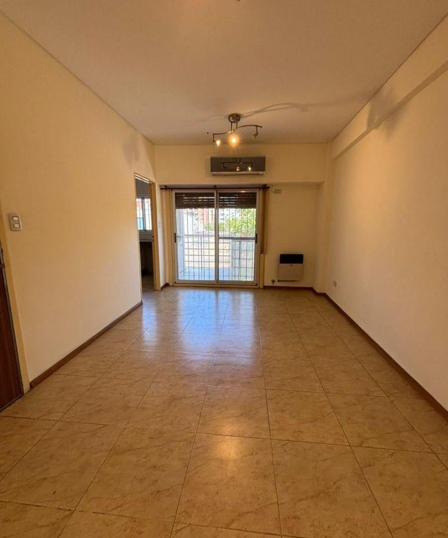 Foto de Departamento de 2 ambientes con cochera en venta, imagen 3