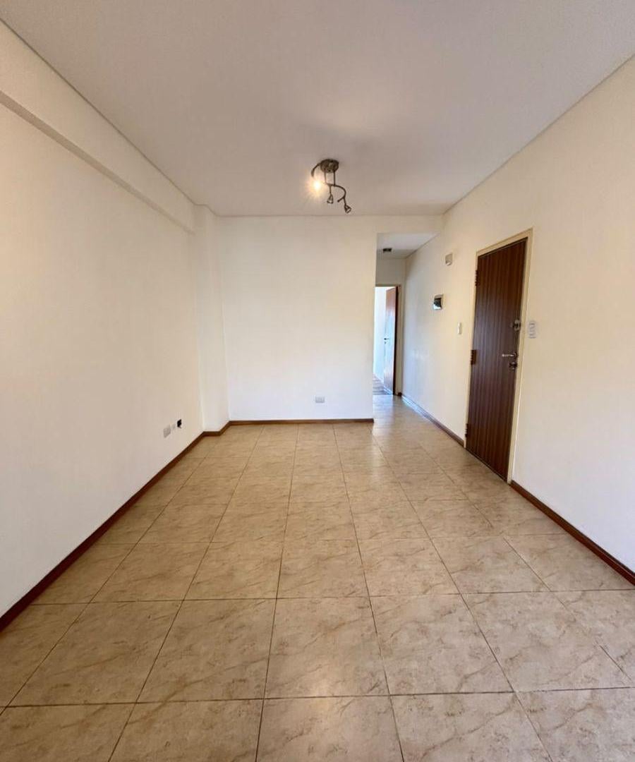 Foto de Departamento de 2 ambientes con cochera en venta, imagen 2