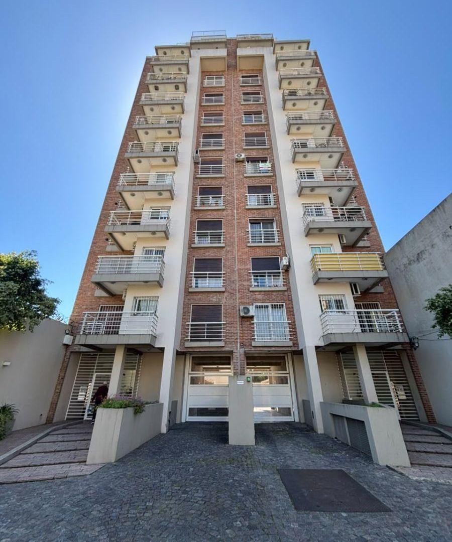 Foto de Departamento de 2 ambientes con cochera en venta, imagen 1
