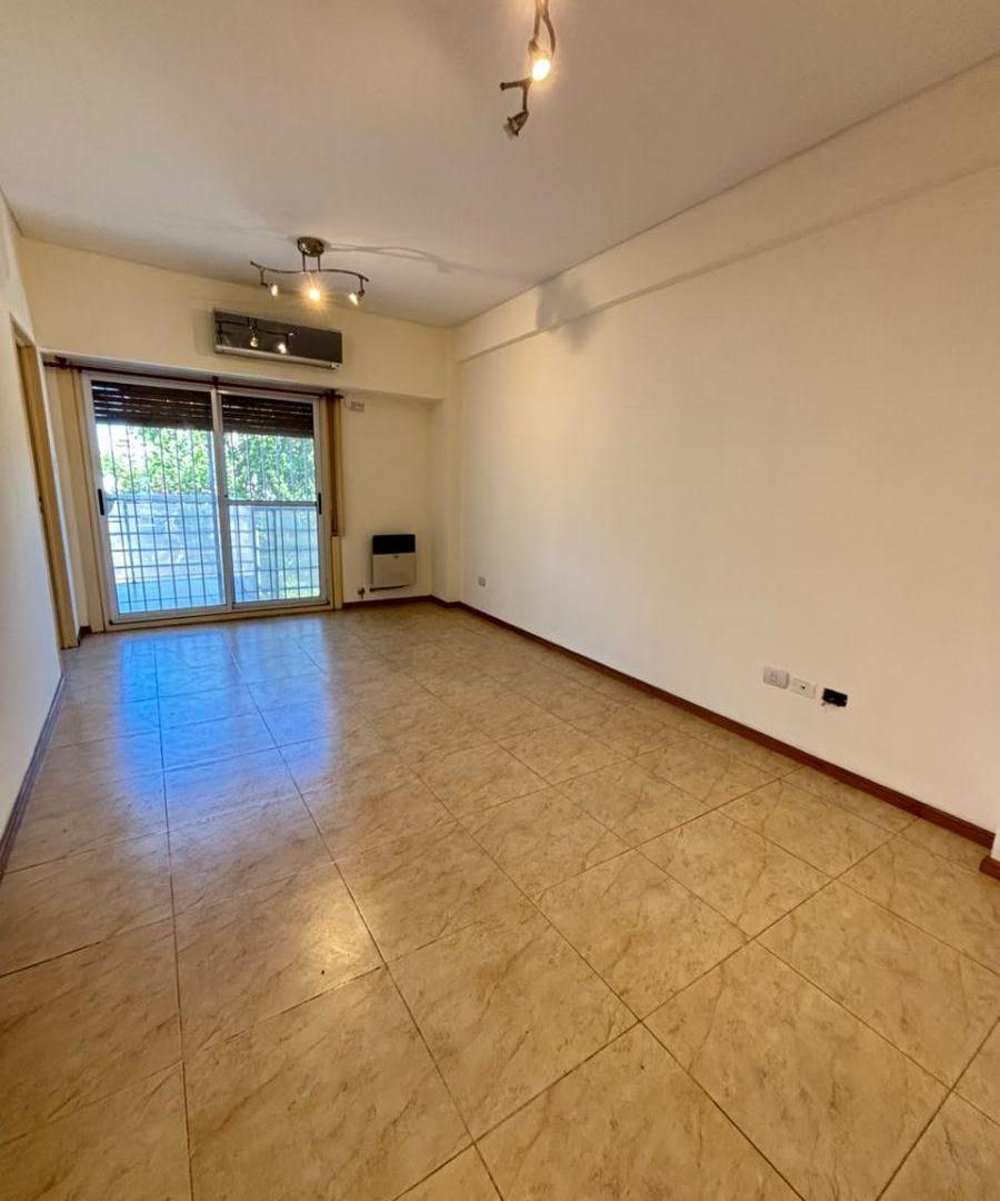 Foto de Departamento de 2 ambientes con cochera en venta, imagen 4