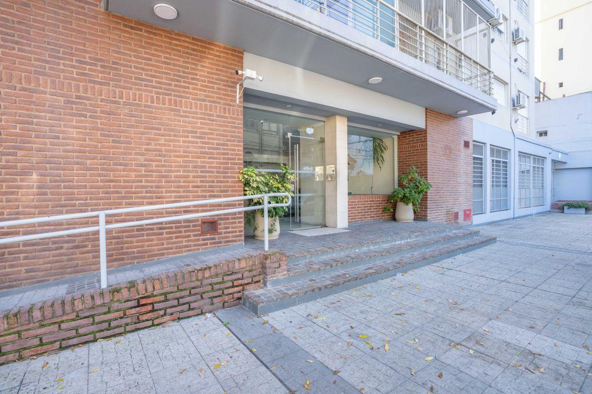 Foto de VENTA 4 Ambientes con Cochera en Caballito, Piso Alto, Muy Luminoso, 85, imagen 2