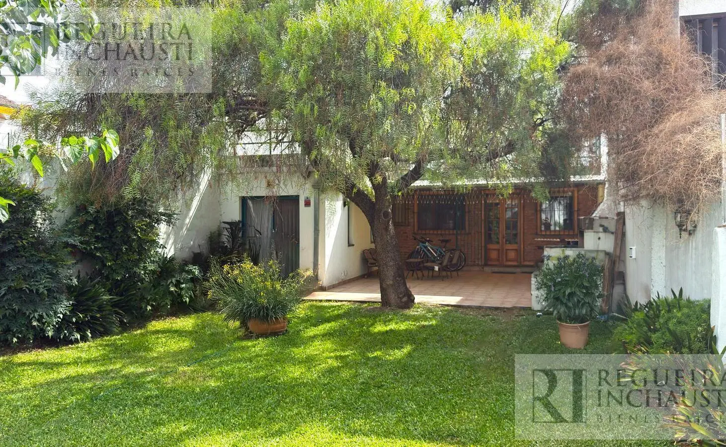 Venta - Casa en Florida Oeste con Increíble Fondo 2