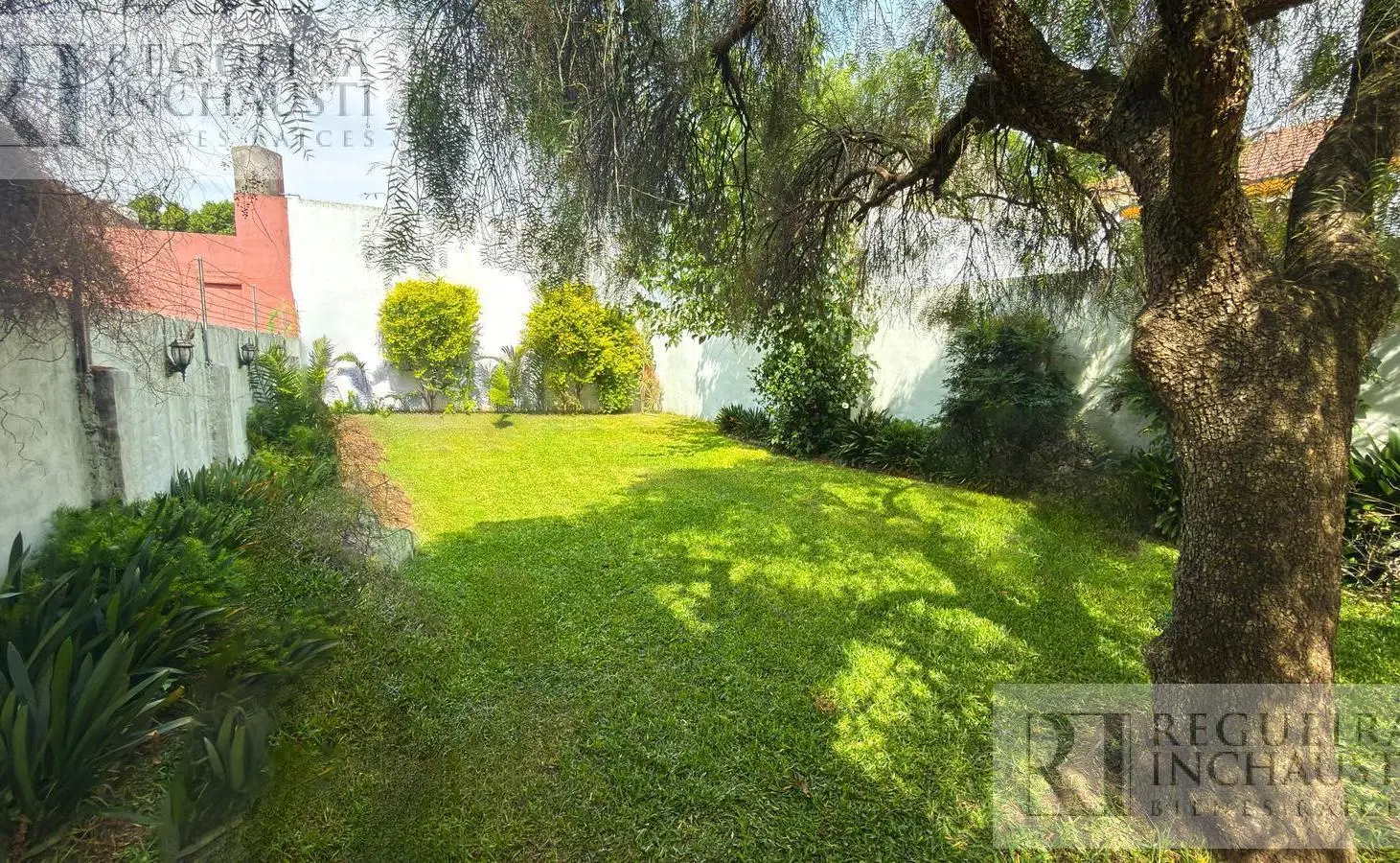 Venta - Casa en Florida Oeste con Increíble Fondo 4