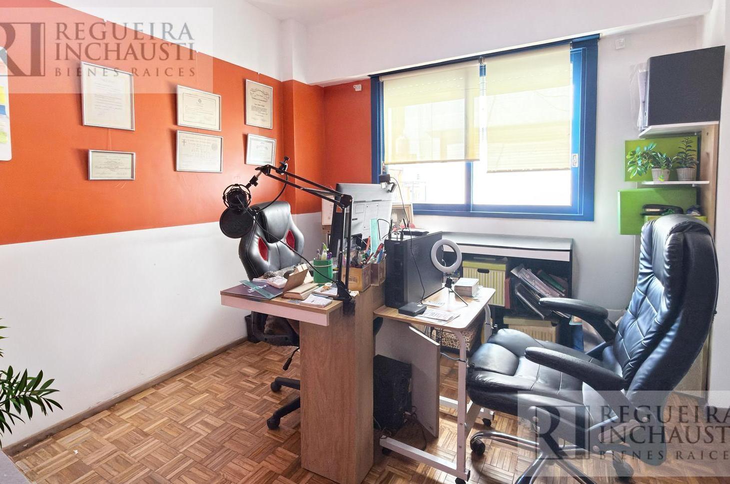 Foto de OPORTUNIDAD - VENTA - 4 AMBIENTES - COCHERA, imagen 3