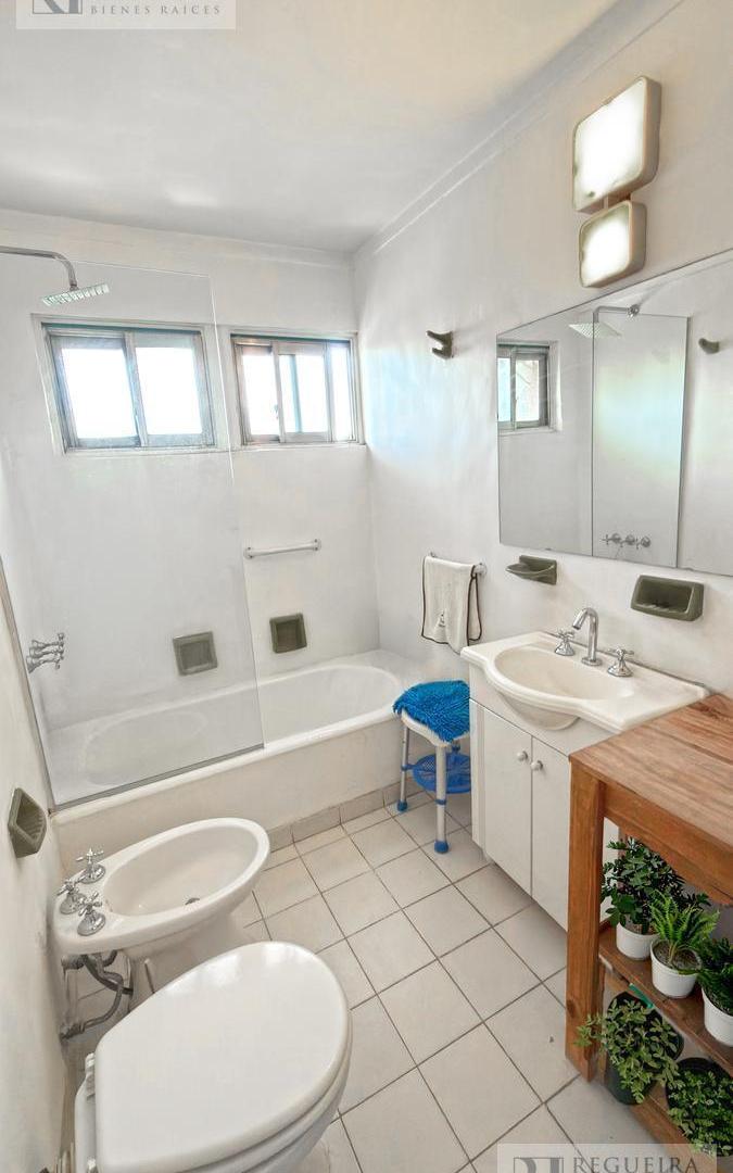 Foto de OPORTUNIDAD - VENTA - 4 AMBIENTES - COCHERA, imagen 2