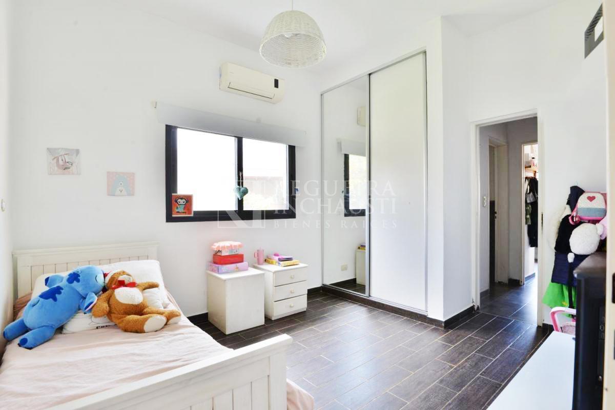 Foto de CASA EN VENTA – EXCLUSIVA SOLO DE UNA PLANTA CON PISCINA, SUITE Y, imagen 3