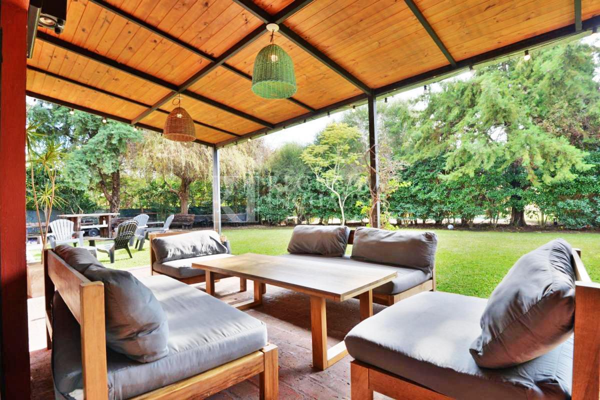 Foto de CASA EN VENTA – EXCLUSIVA SOLO DE UNA PLANTA CON PISCINA, SUITE Y, imagen 5