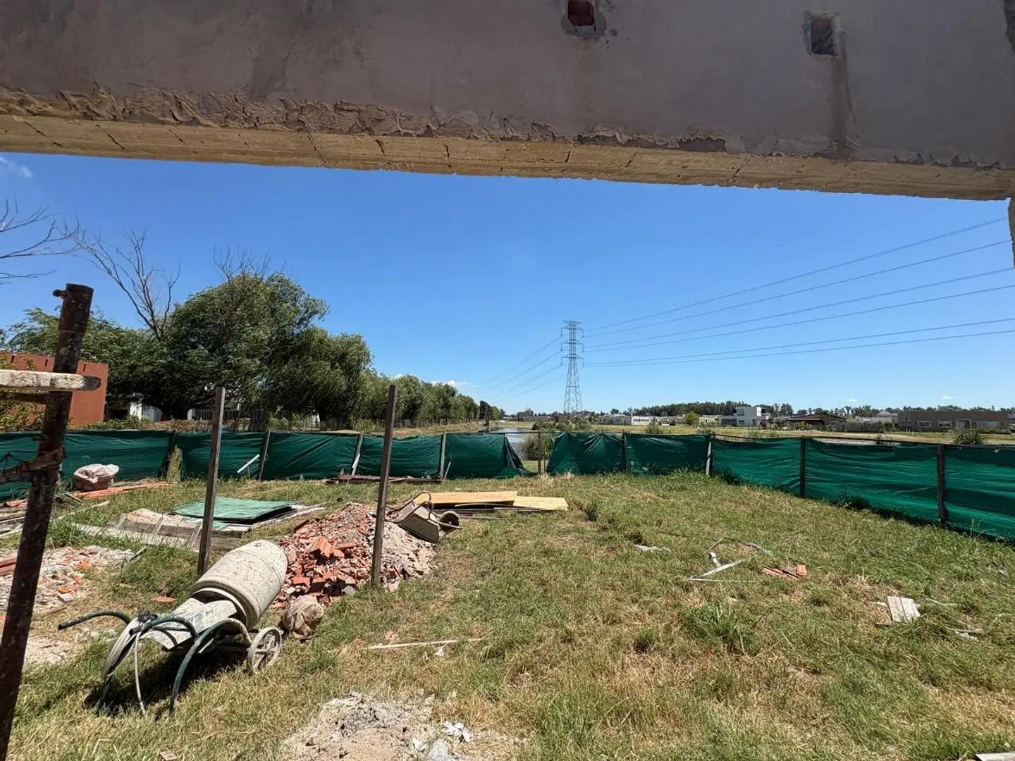 Hermosa casa de 5 ambientes en Club de Campo Manuel Belgrano 4