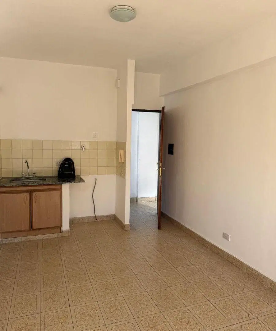 DEPARTAMENTO EN ALQUILER EN FLORENCIO VARELA 8