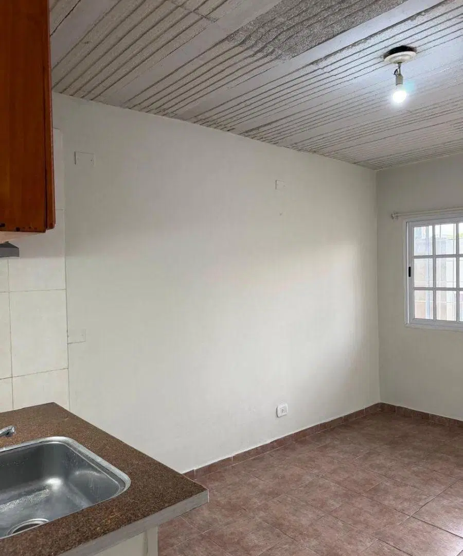 DEPARTAMENTO EN ALQUILER EN FLORENCIO VARELA 4