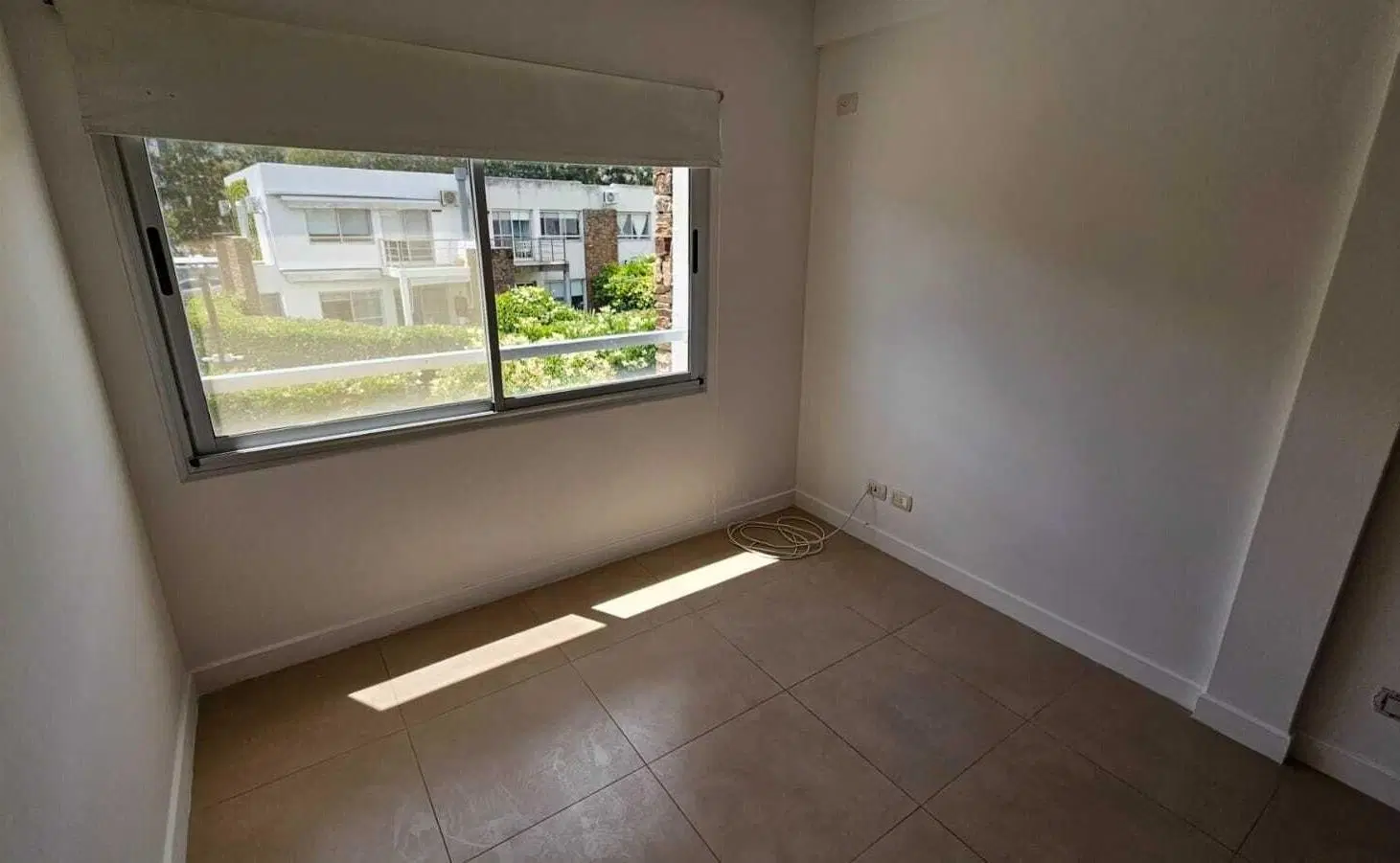 Senderos, Nordelta - LC, 3 Dorm, (1 en ste) 3 baños, cocina - comedor diario. Jardín y 2 cocheras. 2