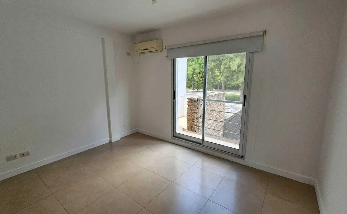 Senderos, Nordelta - LC, 3 Dorm, (1 en ste) 3 baños, cocina - comedor diario. Jardín y 2 cocheras. 8