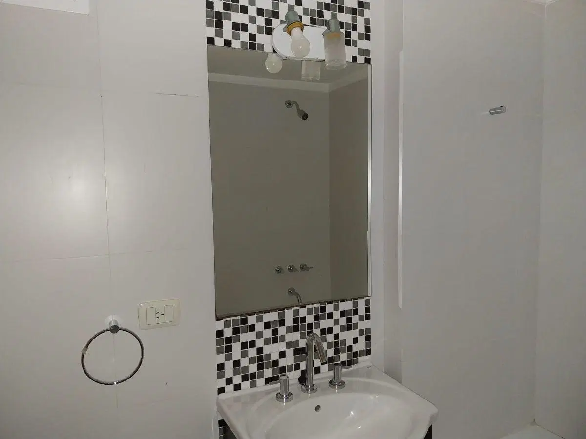 Venta monoambiente 39m2 cubiertos, divisible, balcón. Entre Hualfin y Valle. SUM, parrilla y pileta 2