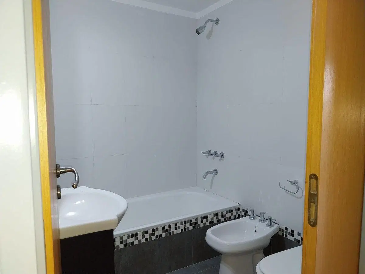 Venta monoambiente 39m2 cubiertos, divisible, balcón. Entre Hualfin y Valle. SUM, parrilla y pileta 4
