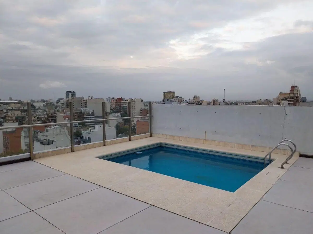 Venta monoambiente 39m2 cubiertos, divisible, balcón. Entre Hualfin y Valle. SUM, parrilla y pileta 5