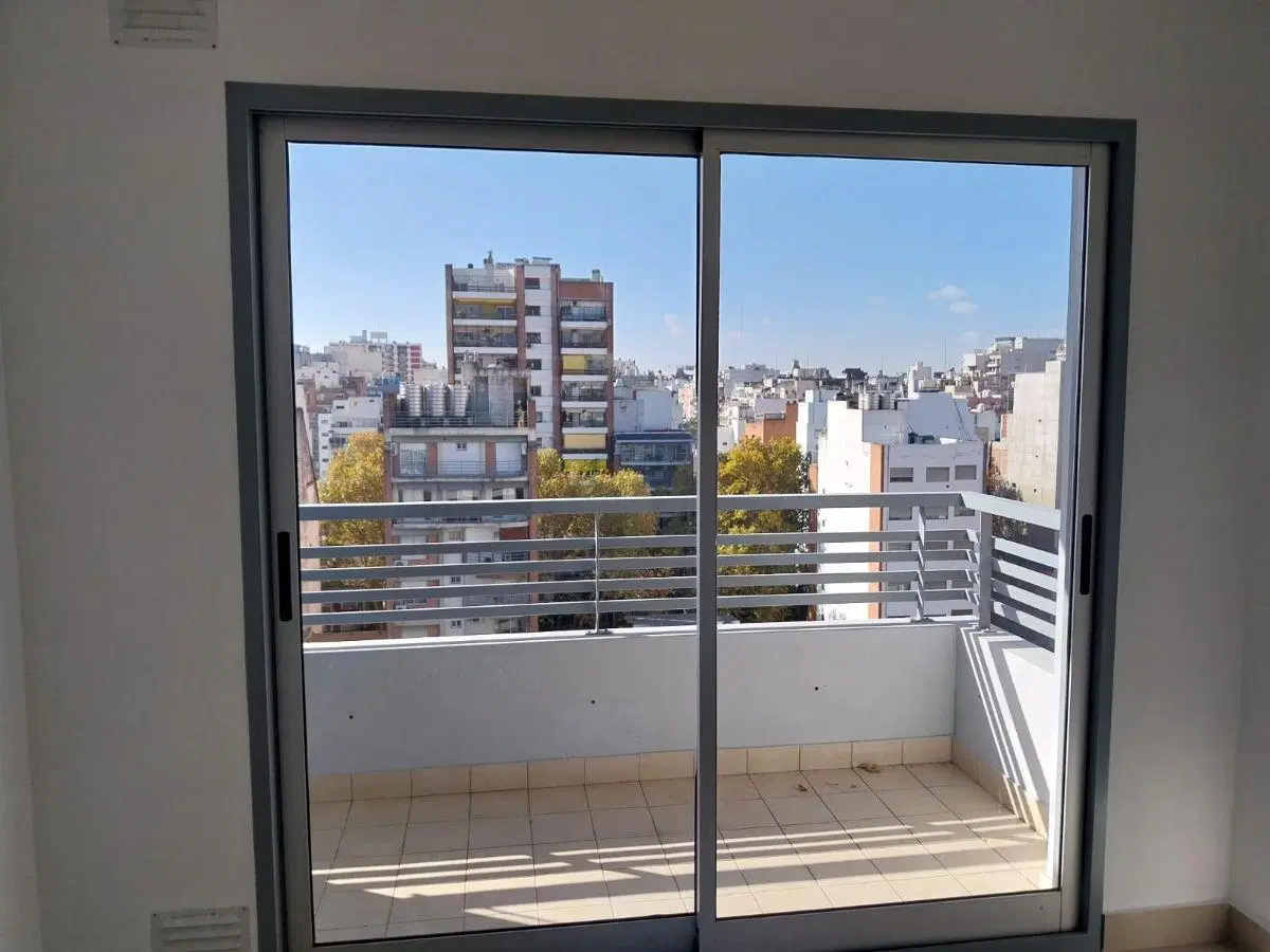 Venta monoambiente 39m2 cubiertos, divisible, balcón. Entre Hualfin y Valle. SUM, parrilla y pileta 5