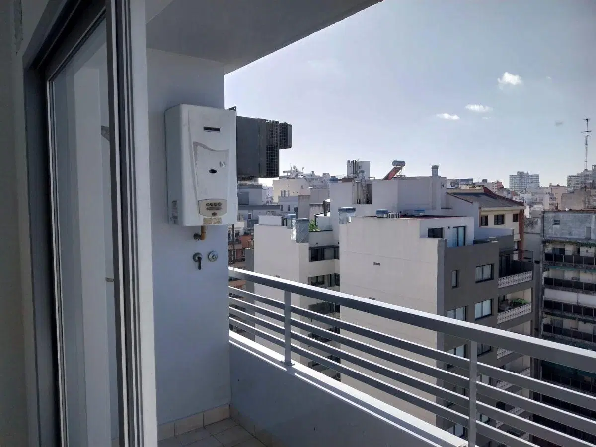 Venta monoambiente 39m2 cubiertos, divisible, balcón. Entre Hualfin y Valle. SUM, parrilla y pileta 3