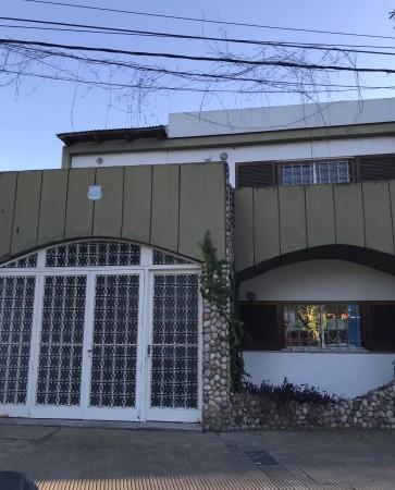 Excelente Casa 4 Dormitorios Barrio Parque