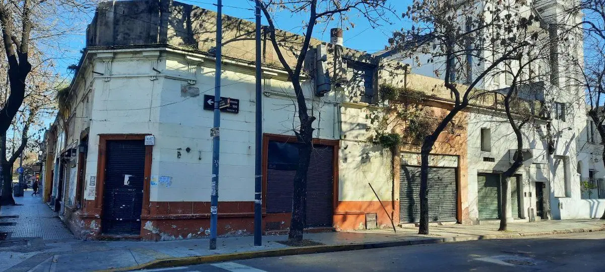 EXCELENTE LOTE EN ESQUINA PARA DESARROLLO/BARRACAS/3600 M2 VENDIBLES 2