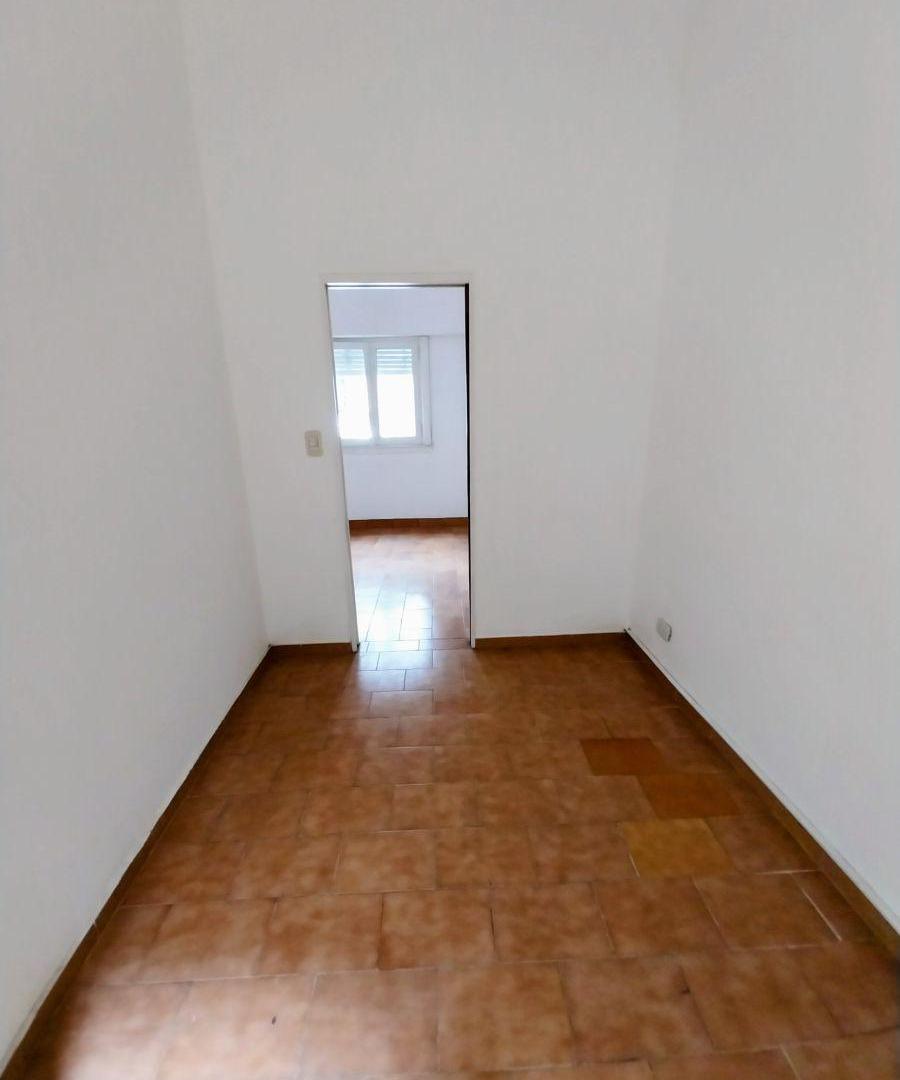 Foto de VENTA PH 3 AMB SIN EXPENSAS PB PATIO FLORESTA, imagen 2