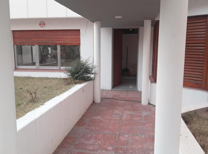 Alquilo Espacio Comercial / Oficina / Deposito - Yrigoyen 733 - Neuquén Capital 4