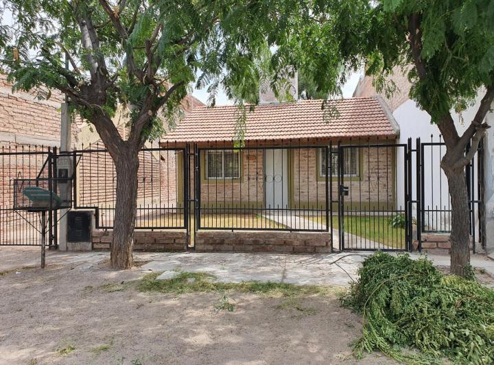 Alquiler Casa 2 Dormitorios, Patio - Reconquista 1332 - Nueuqén Capital 2