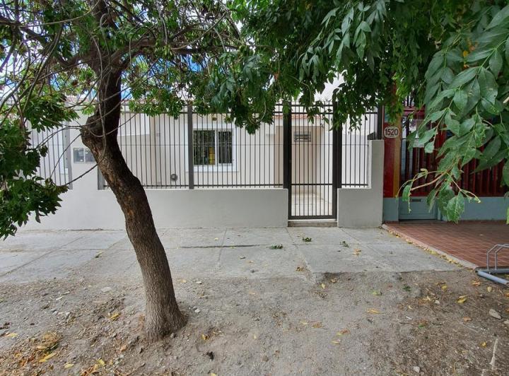 Alquiler Casa 1 Dormitorio con Patio - Linares 1522 - Nueuqén Capital 1