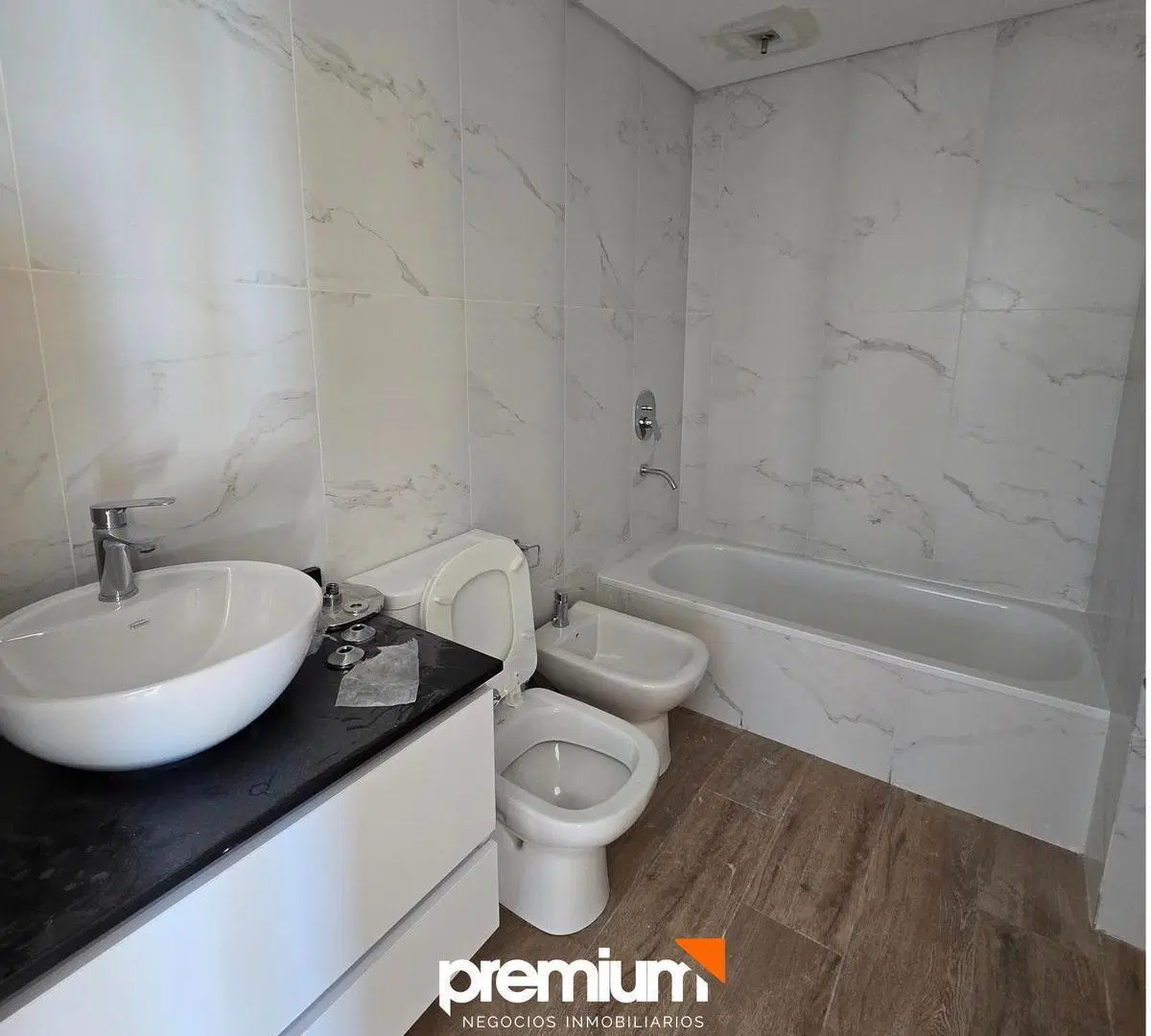 Venta Dpto 2 Dormitorios con cochera - Av. San Juan 1100 - Edificio Kuref - Neuquén Capital 3